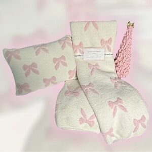 Cupcakes & Cashmere Bow Decor Set